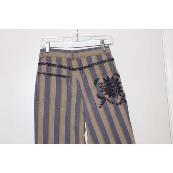 Urban Outfitters Kimichi Blue Striped Emboidered Pleasted Cropped Jeans size 8 - Picture 7 of 12